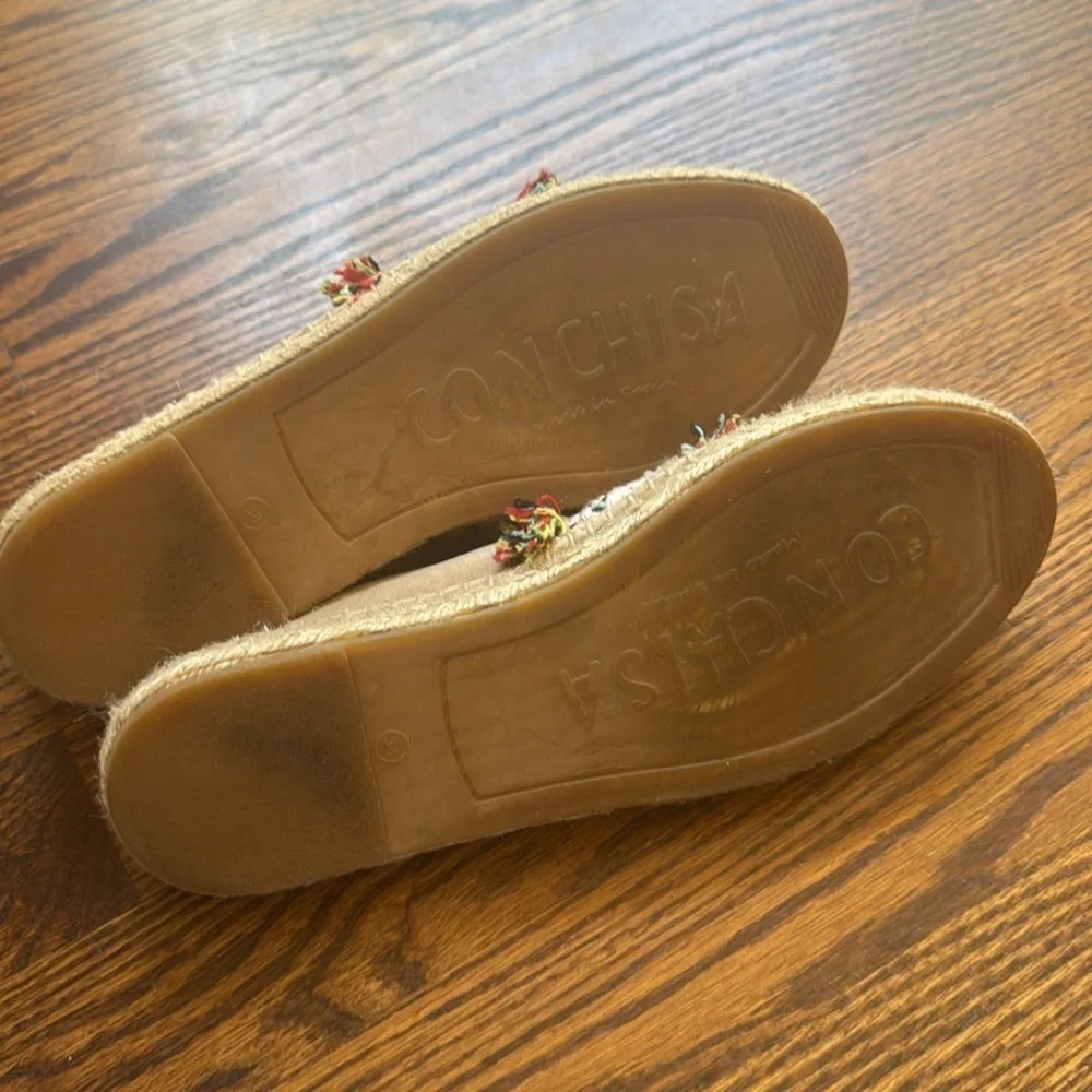 Conchisa multicolor woven/fringed tan suede espadrilles. Size 38 (7.5).